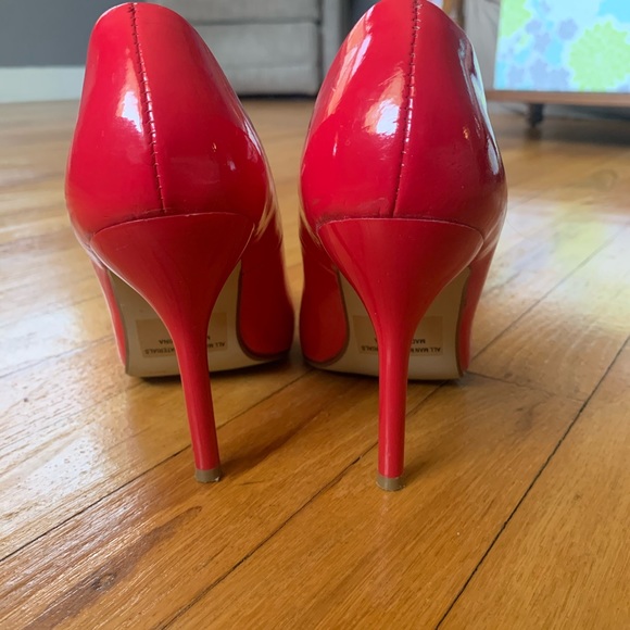 Red high heels - Picture 4 of 4